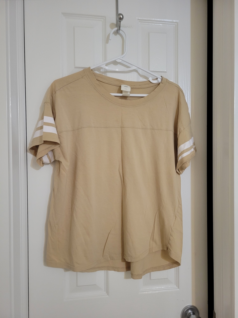 H&M Tan Short-Sleeve Crewneck Top with White Sleeve Stripes Size L